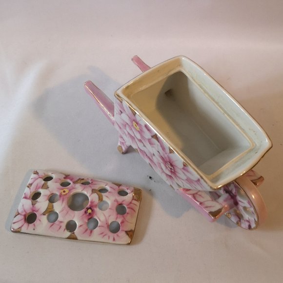 Vintage Ceramic Wheelbarrow Flower Frog, Pink Flowers w Gold Trim, Made in Japan - Picture 3 of 6